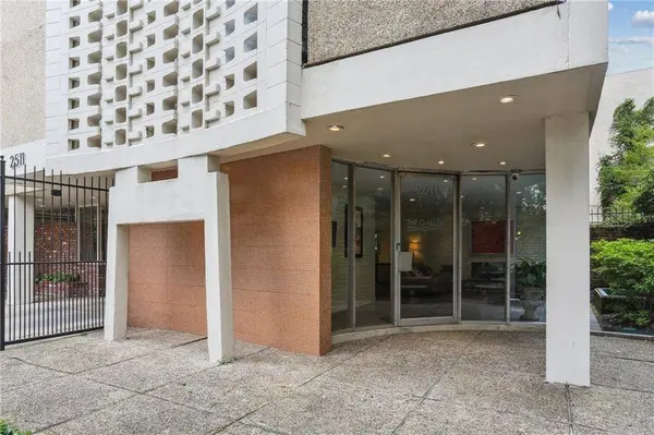 2511 ST CHARLES AVE #302, New Orleans, LA 70130