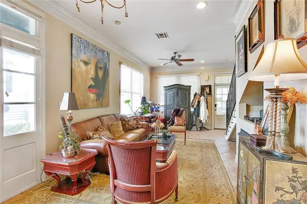 910 TOURO ST #4, New Orleans, LA 70116