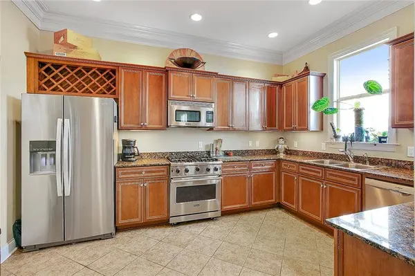 910 TOURO ST #4, New Orleans, LA 70116