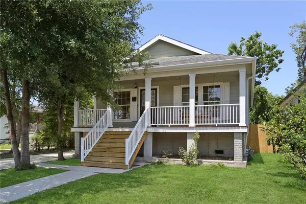 8521 EDINBURGH ST, New Orleans, LA 70118