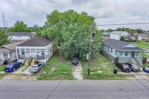 8724 EDINBURGH ST, New Orleans, LA 70118