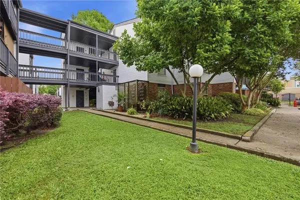 832 S CLEARVIEW Pkwy #415