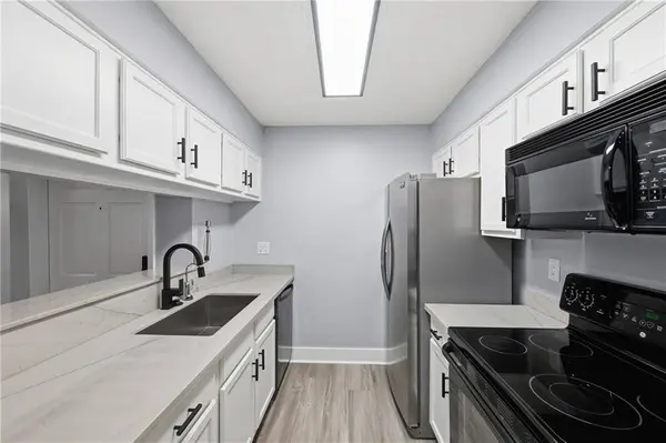 832 S CLEARVIEW Pkwy #415, Harahan, LA 70123