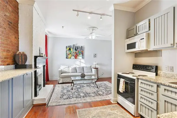 810 ST PETER ST #10, New Orleans, LA 70116