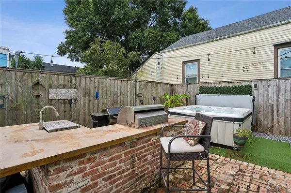 3300 ANNUNCIATION ST, New Orleans, LA 70115
