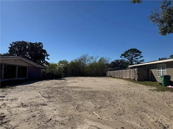 8008 VERSAILLES ST, Metairie, LA 70003