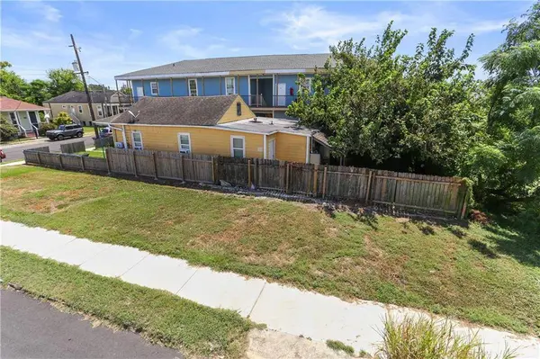 2900 DANNEEL ST, New Orleans, LA 70115