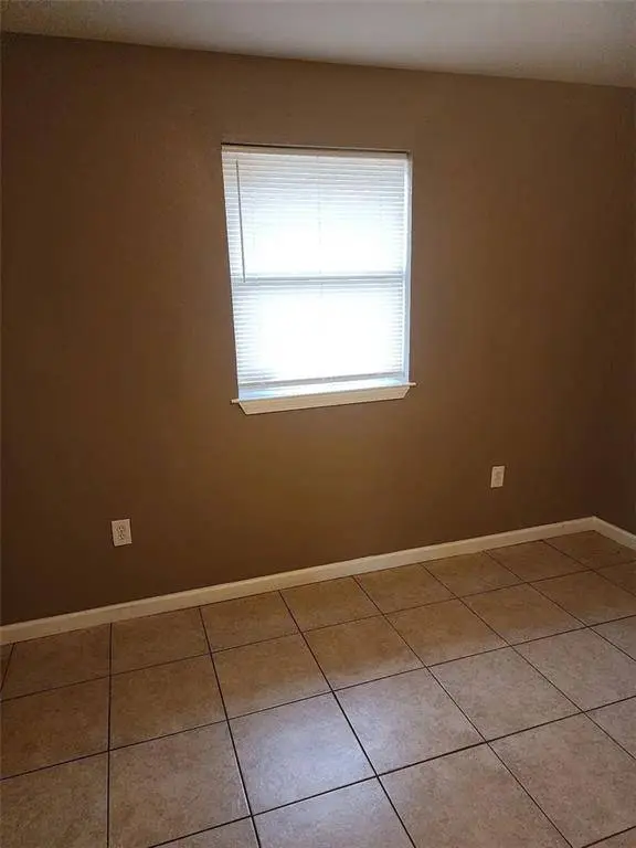 2109 OCTAVIA DR, Chalmette, LA 70043
