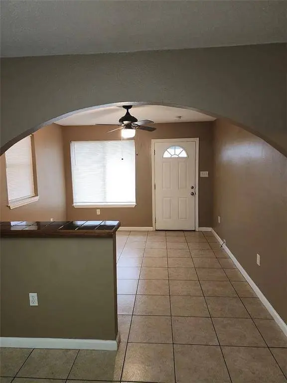 2109 OCTAVIA DR, Chalmette, LA 70043