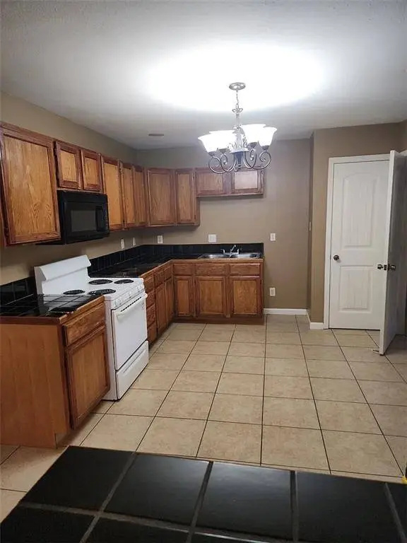 2109 OCTAVIA DR, Chalmette, LA 70043