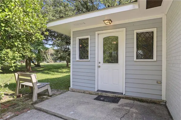 9 CHATHAM DR, New Orleans, LA 70122