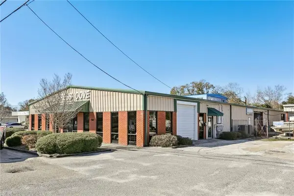 3663 PONTCHARTRAIN DR, Slidell, LA 70458