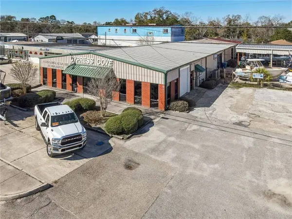 3663 PONTCHARTRAIN DR, Slidell, LA 70458