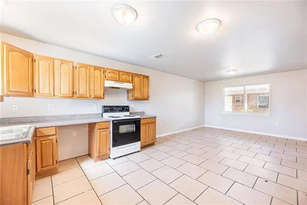 2821 PAKENHAM DR #203, Chalmette, LA 70043