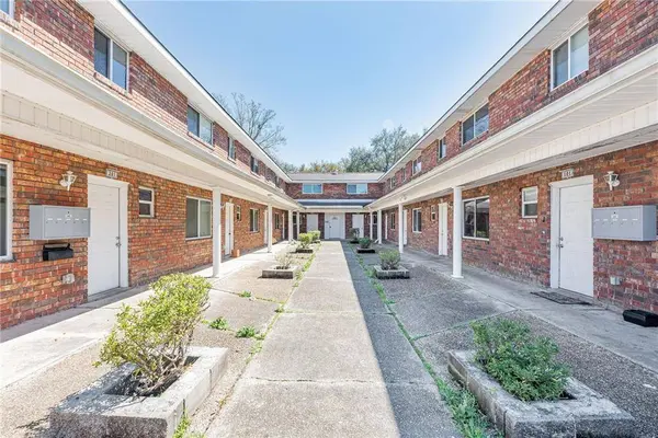 2821 PAKENHAM DR #203, Chalmette, LA 70043