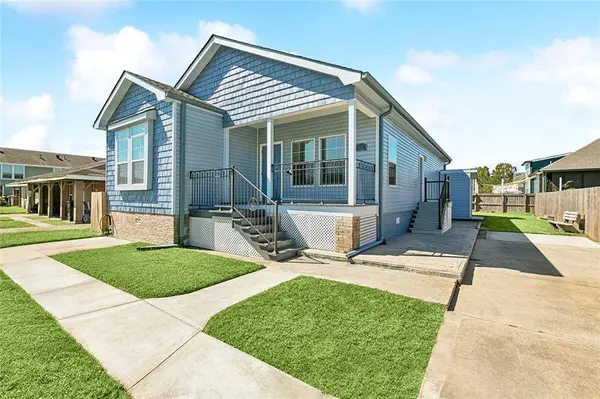 920 COUGAR DR, Arabi, LA 70032