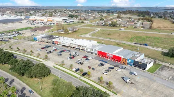 8817 W JUDGE PEREZ DR, Chalmette, LA 70043