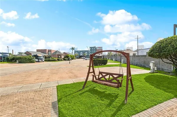 500 N CLAIBORNE AVE, New Orleans, LA 70112