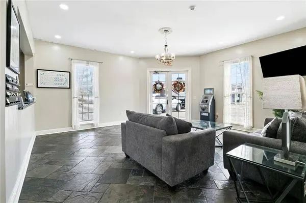 500 N CLAIBORNE AVE, New Orleans, LA 70112