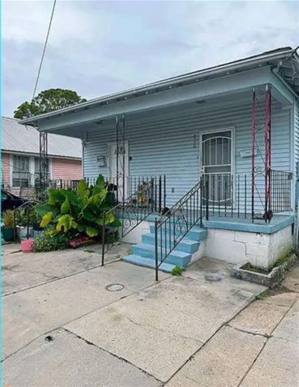 1728 LESSEPS ST, New Orleans, LA 70117