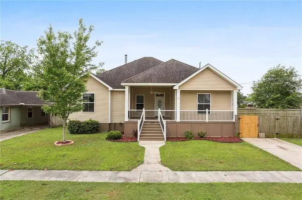 204 DOERR DR, Arabi, LA 70032