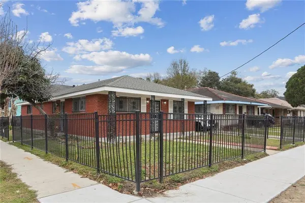 7551 OAK ST, New Orleans, LA 70118