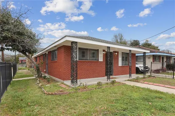 7551 OAK ST, New Orleans, LA 70118