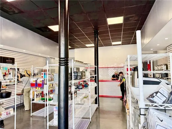 2130 MAGAZINE ST, New Orleans, LA 70130