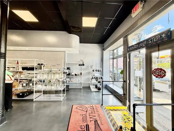 2130 MAGAZINE ST, New Orleans, LA 70130