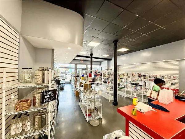 2130 MAGAZINE ST, New Orleans, LA 70130