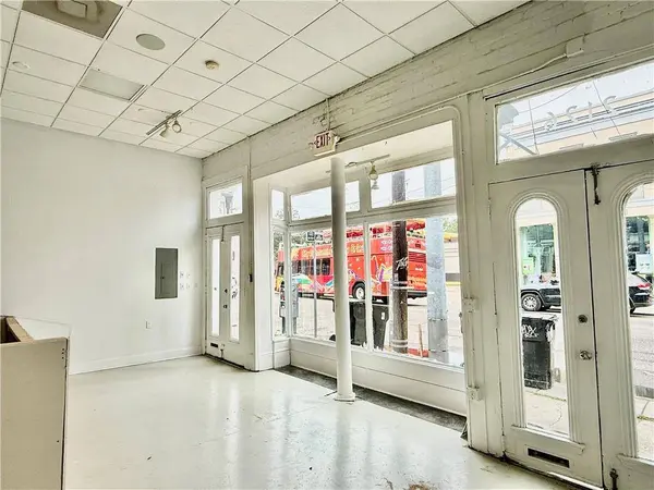 2126 MAGAZINE ST, New Orleans, LA 70130