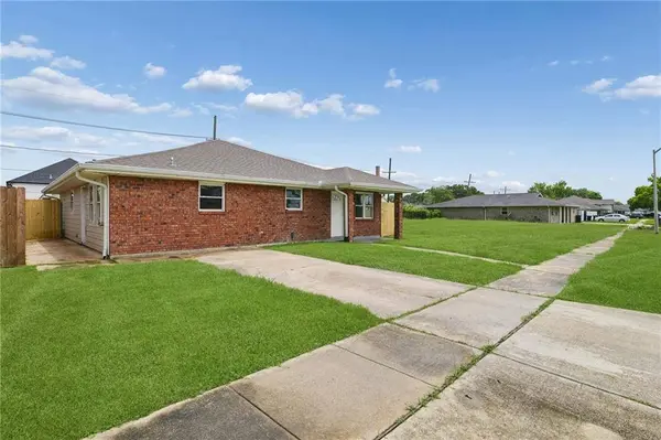 2321 CONGRESSMAN HEBERT DR, Chalmette, LA 70043