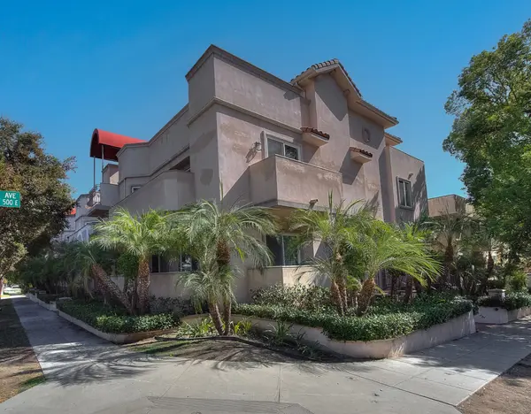 Burbank Tri-Level Townhome - 572 San Jose #104, Burbank, CA