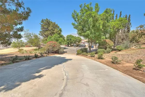 6572 Karen LN, Jurupa Valley, CA 92509