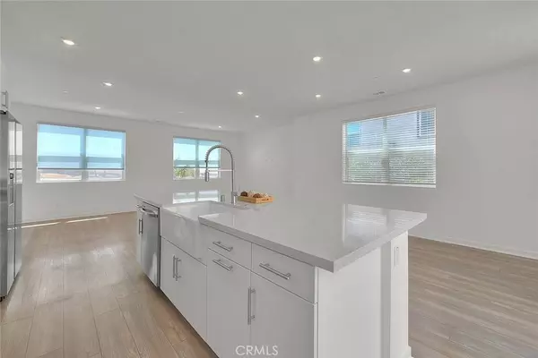 15820 Caterpillar DR, Fontana, CA 92336