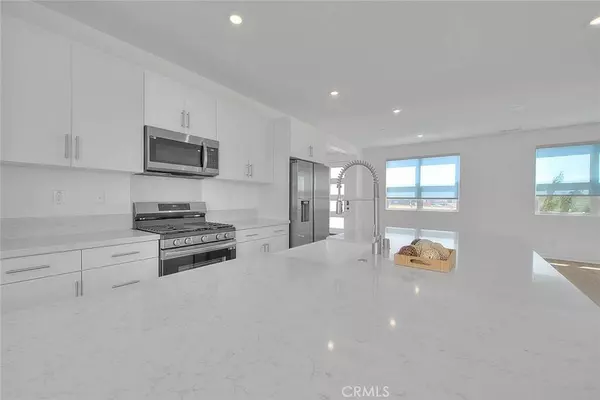 15820 Caterpillar DR, Fontana, CA 92336