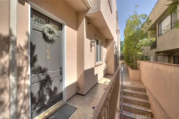 572 E San Jose AVE #104, Burbank, CA 91501