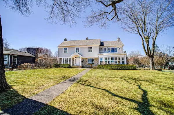 4927 Lake AVE, White Bear Lake, MN 55110