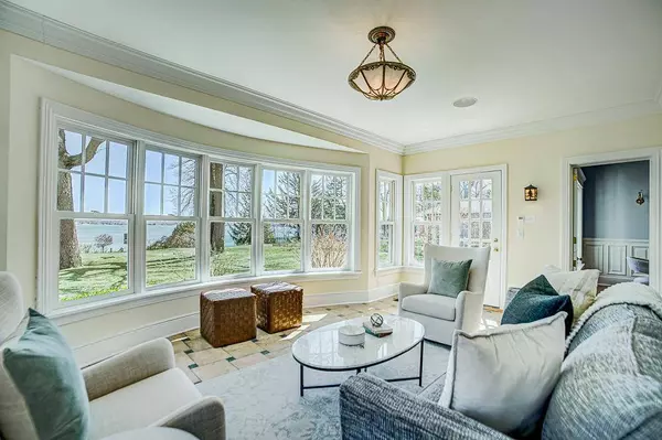 4927 Lake AVE, White Bear Lake, MN 55110