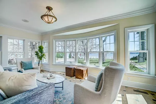 4927 Lake AVE, White Bear Lake, MN 55110