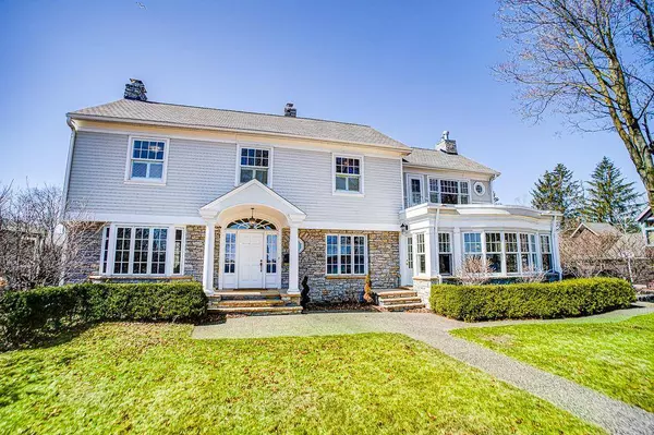 4927 Lake AVE, White Bear Lake, MN 55110