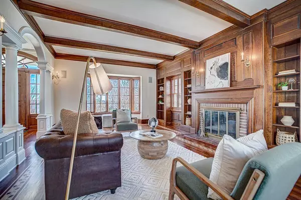 4927 Lake AVE, White Bear Lake, MN 55110