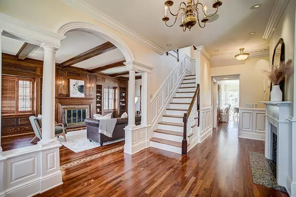 4927 Lake AVE, White Bear Lake, MN 55110