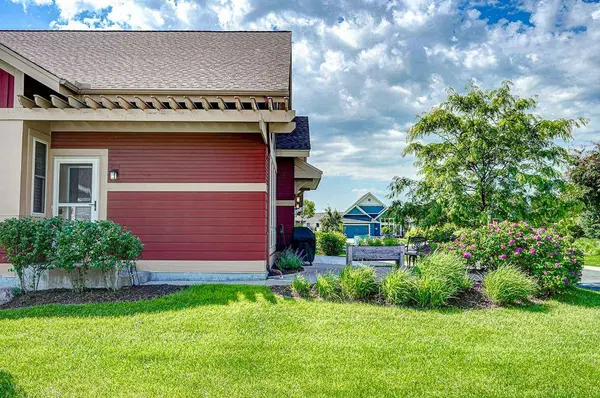 4082 Monarch LN N, Lake Elmo, MN 55042