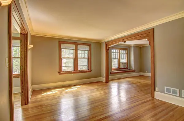 445 Lexington Pkwy S, Saint Paul, MN 55105