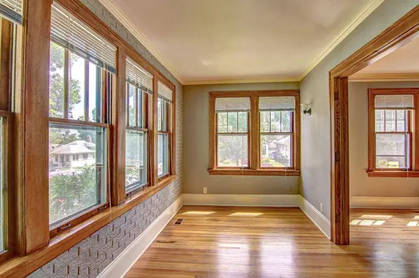 445 Lexington Pkwy S, Saint Paul, MN 55105