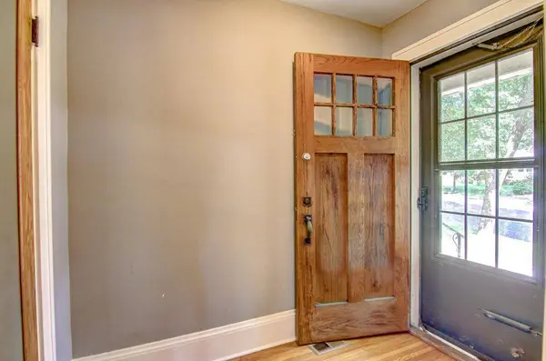 445 Lexington Pkwy S, Saint Paul, MN 55105