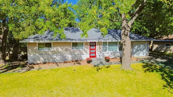 93 Martin WAY, Vadnais Heights, MN 55127