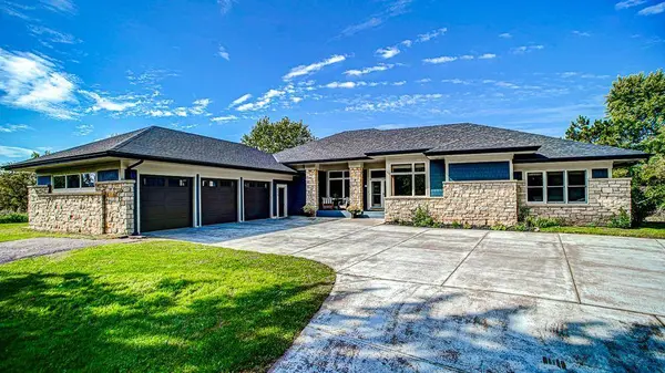 8320 Dellwood Road CT N, Grant, MN 55115