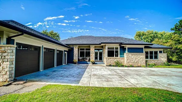 8320 Dellwood Road CT N, Grant, MN 55115